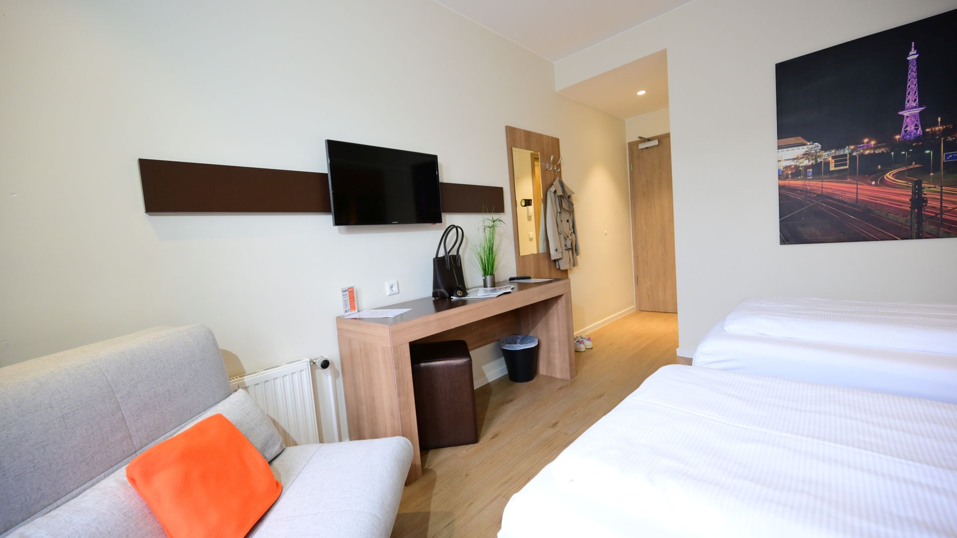 Inexpensive Hotel in Berlin: Motel Plus – Central Location & Modern Style
